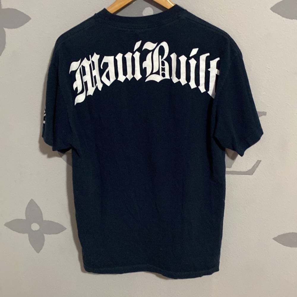 Black Maui built tee
